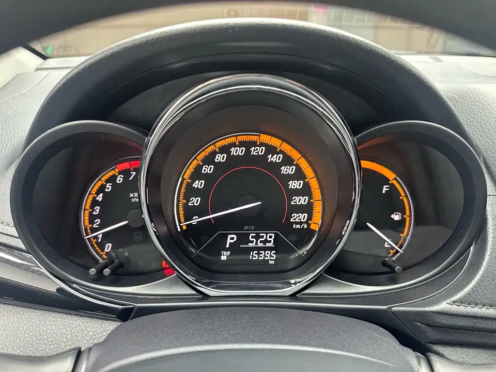 Toyota Yaris L — фото 7