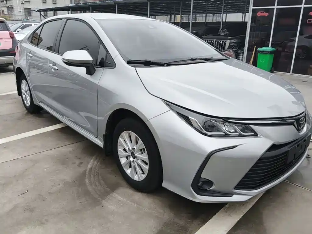 Toyota Corolla — фото 4