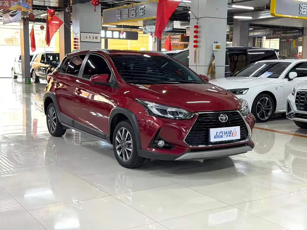 Toyota Yaris L — фото 3