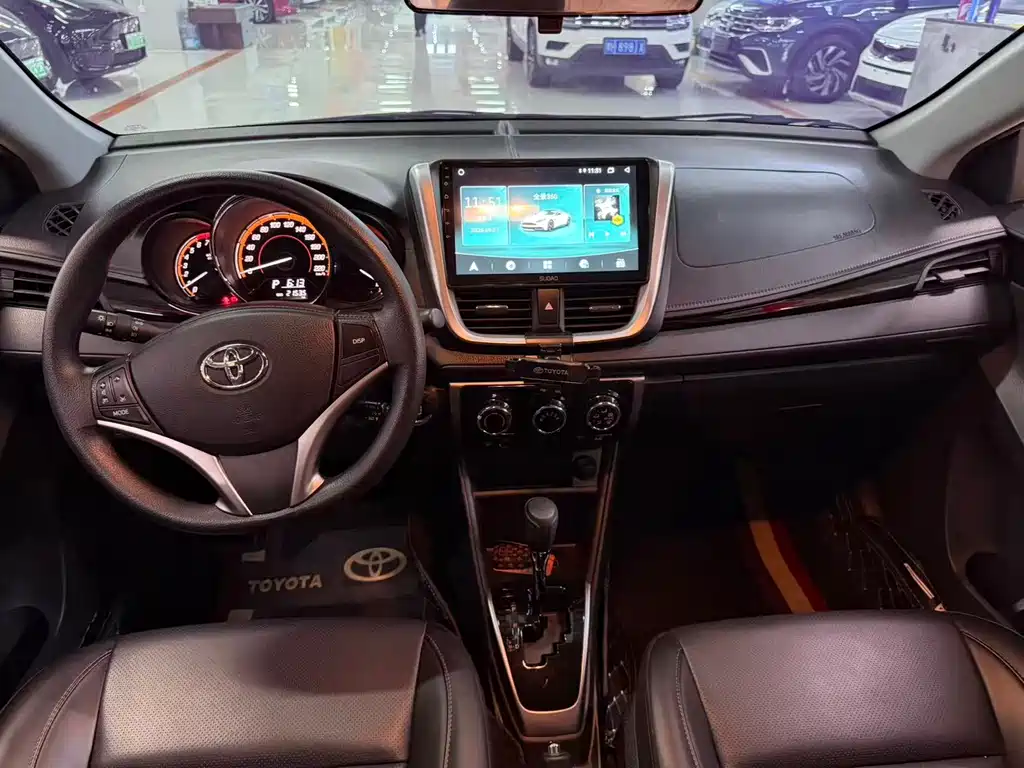 Toyota Yaris L — фото 6