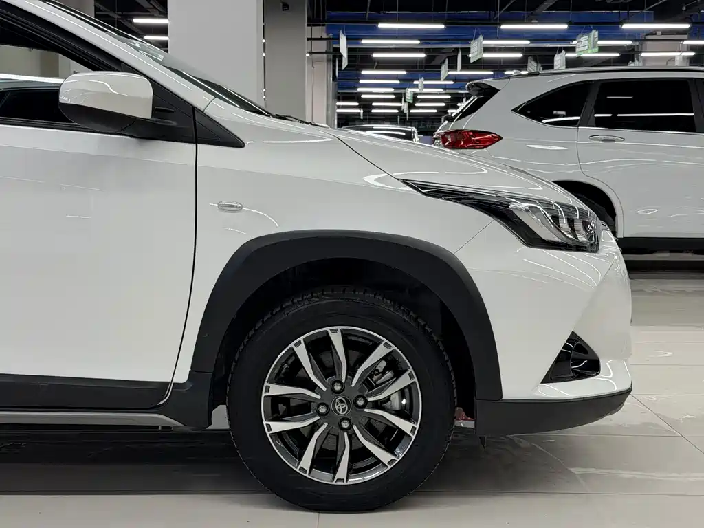Toyota Yaris L — фото 5