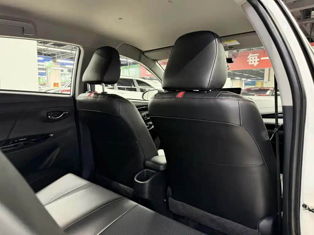 Toyota Yaris L — фото 8