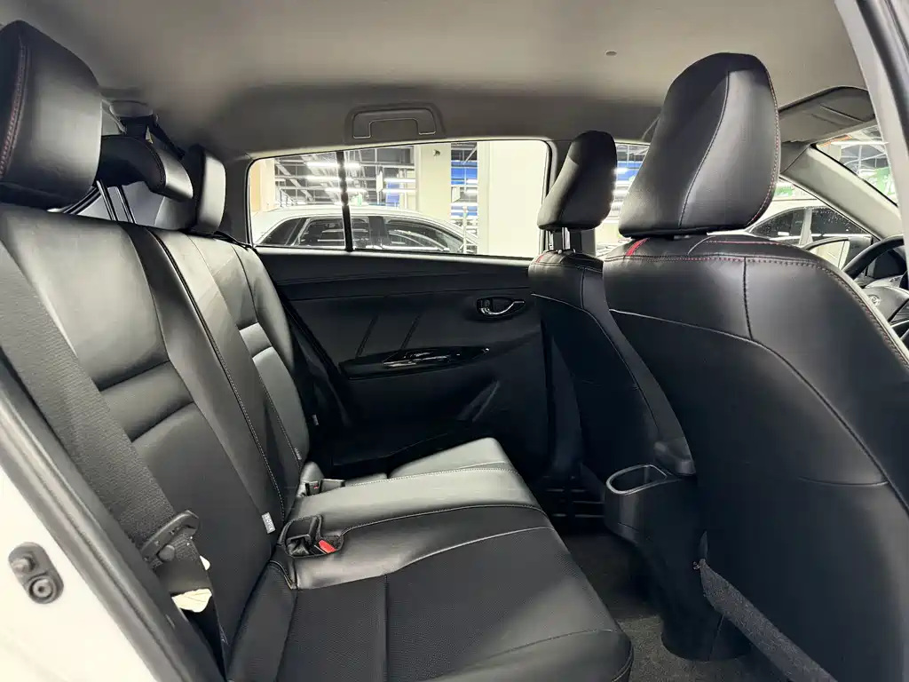Toyota Yaris L — фото 9