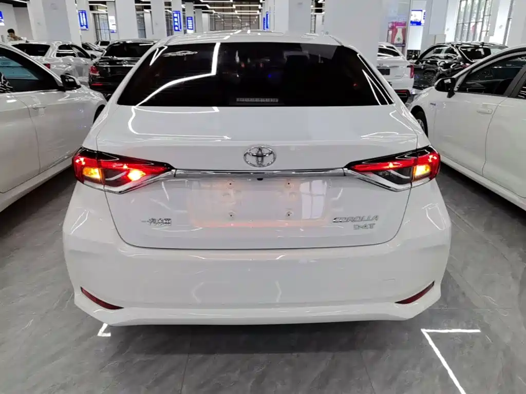 Toyota Corolla — фото 6