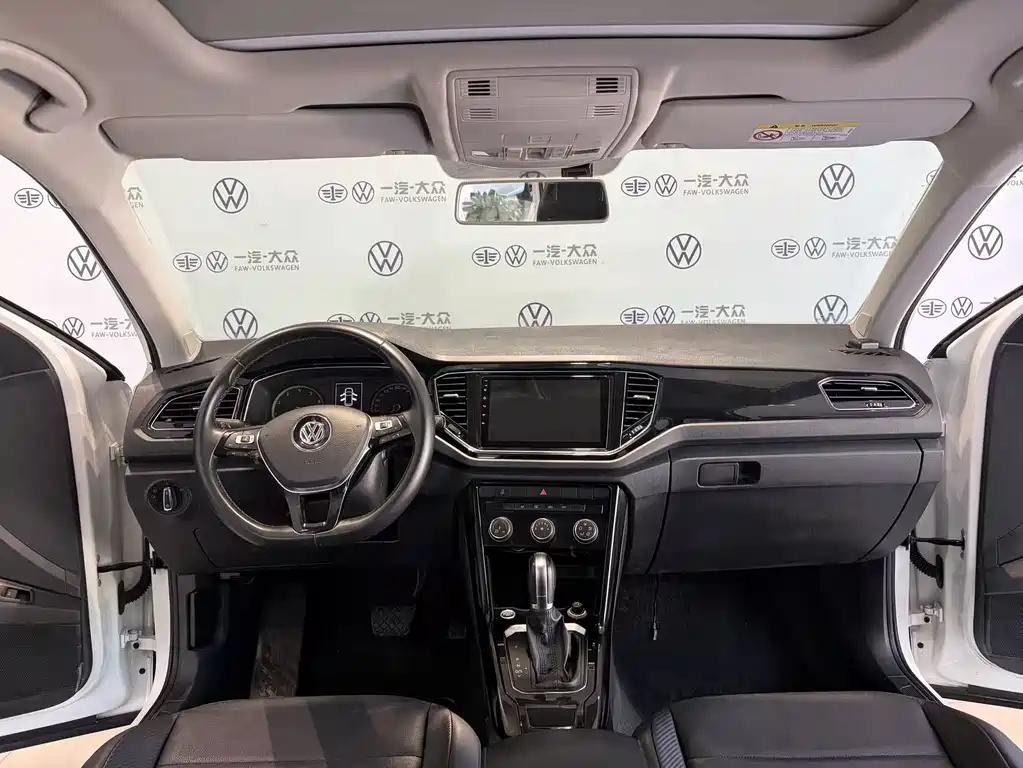 Volkswagen T-Roc — фото 7