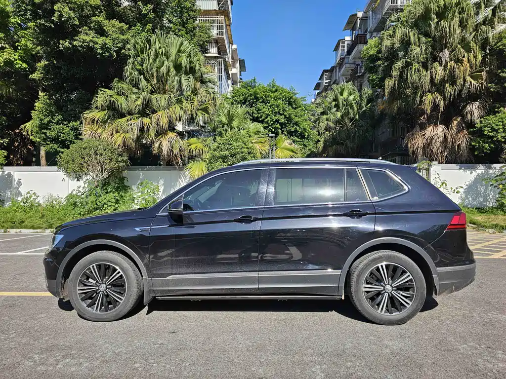 Volkswagen Tiguan L — фото 3