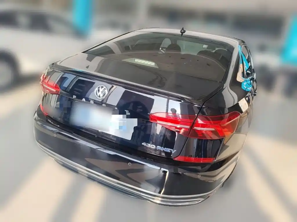 Volkswagen Passat PHEV — фото 10