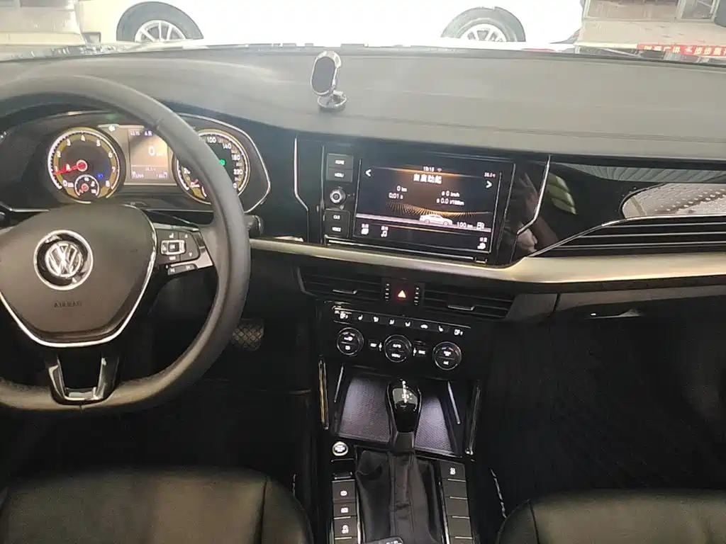 Volkswagen Passat — фото 13