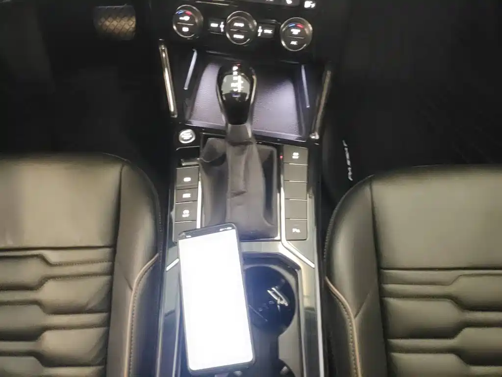 Volkswagen Passat — фото 14