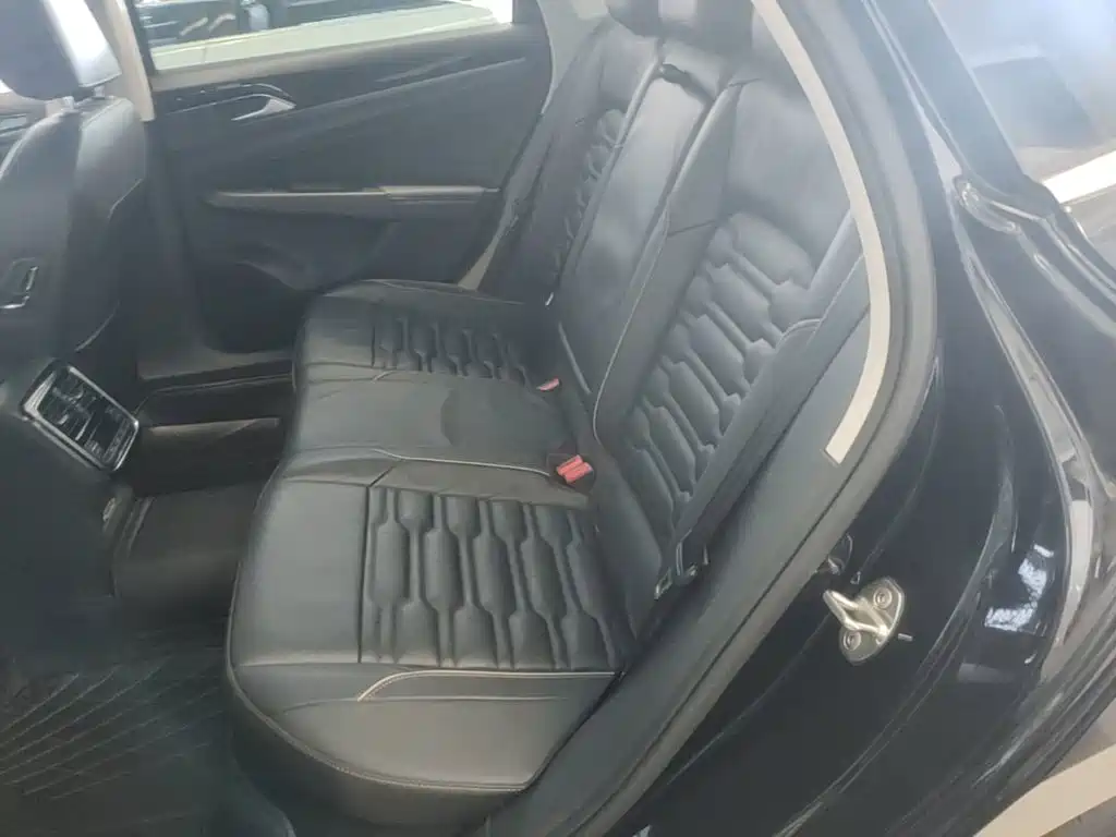 Volkswagen Passat — фото 17