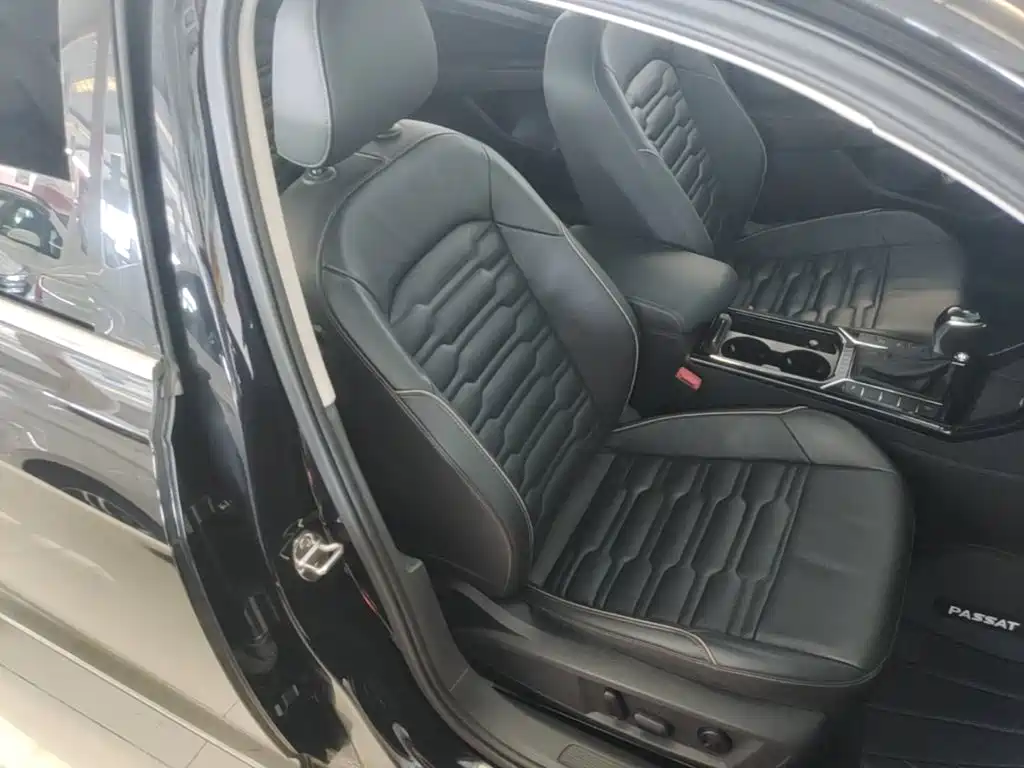 Volkswagen Passat — фото 25