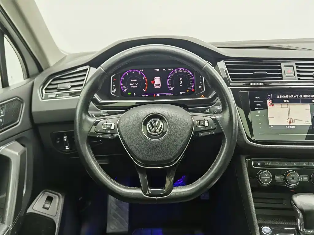 Volkswagen Tiguan L — фото 11