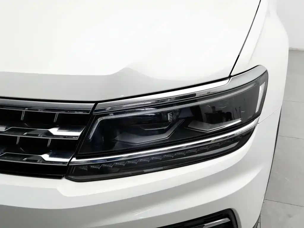 Volkswagen Tiguan L — фото 7