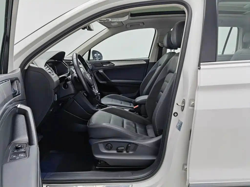 Volkswagen Tiguan L — фото 10