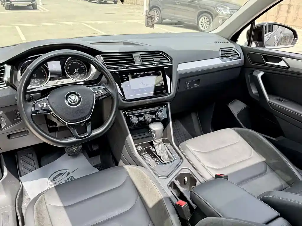 Volkswagen Tiguan L — фото 6