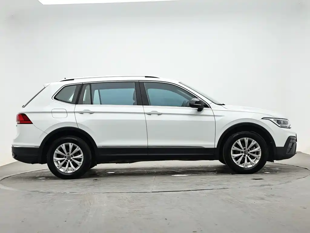 Volkswagen Tiguan L — фото 5