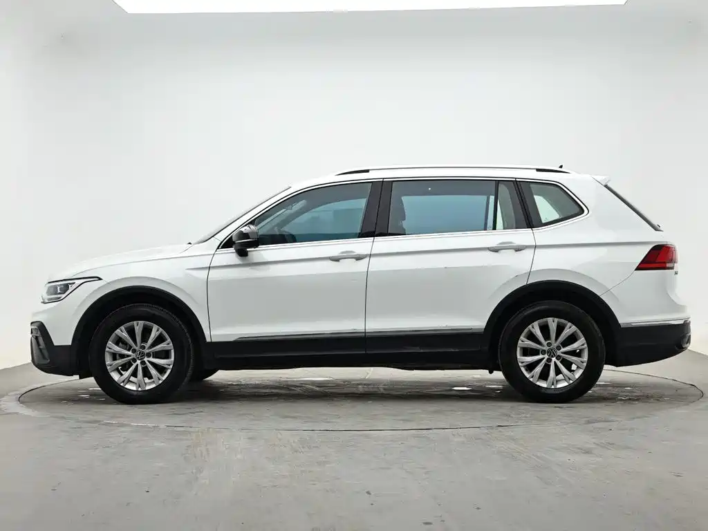 Volkswagen Tiguan L — фото 6