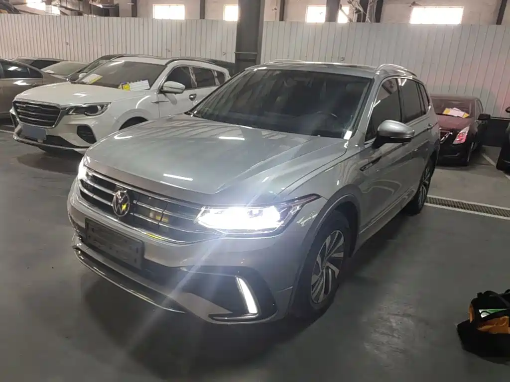 Volkswagen Tiguan L PHEV — фото 2