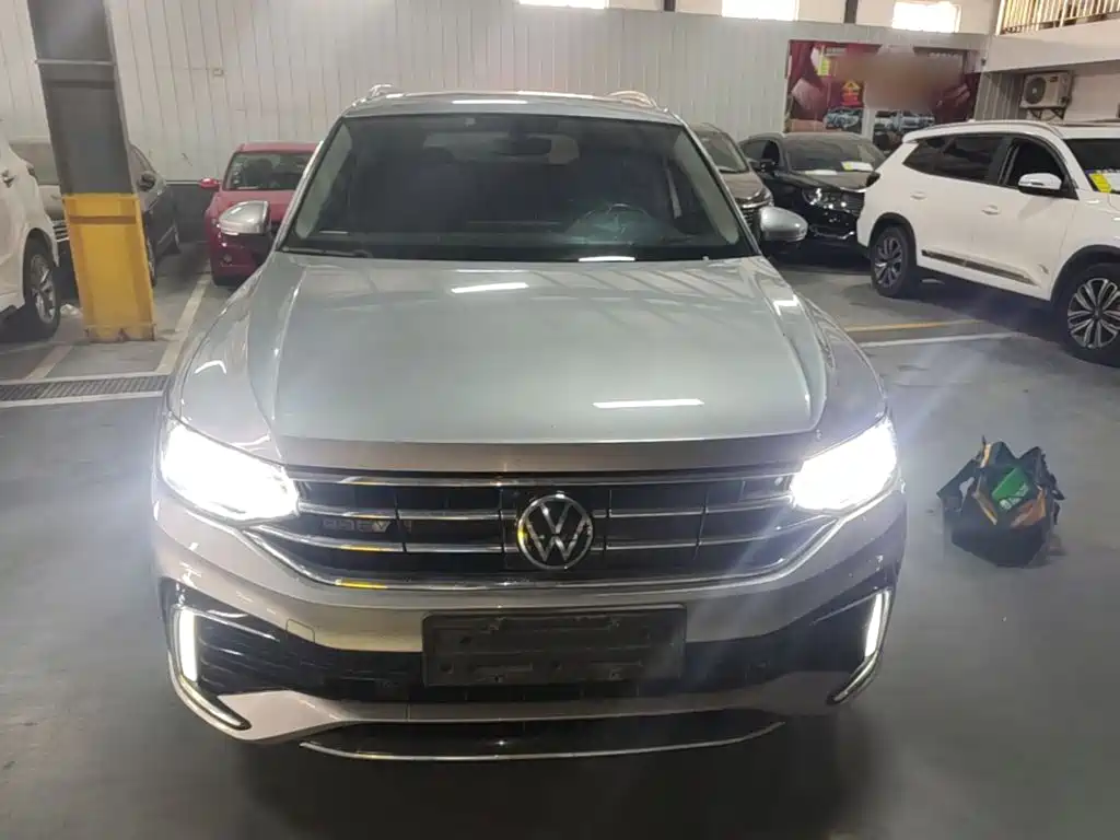 Volkswagen Tiguan L PHEV — фото 3