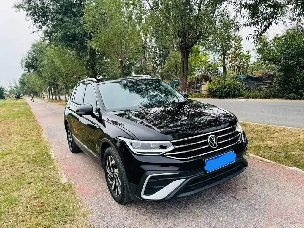 Volkswagen Tiguan L — фото 3