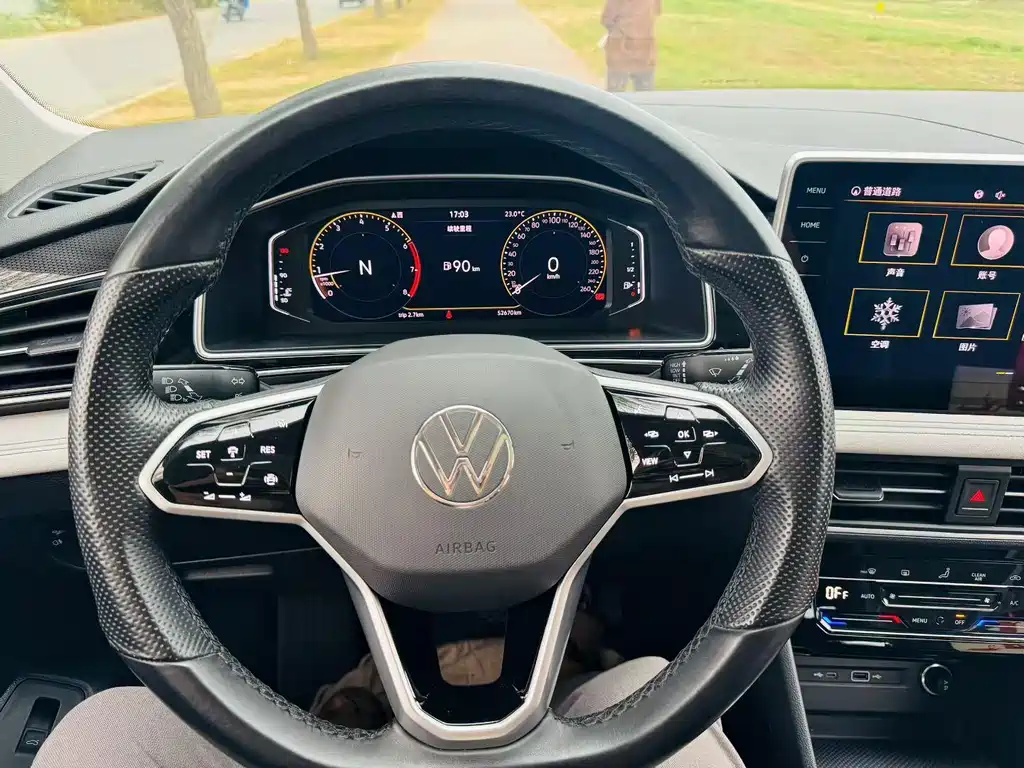 Volkswagen Tiguan L — фото 7