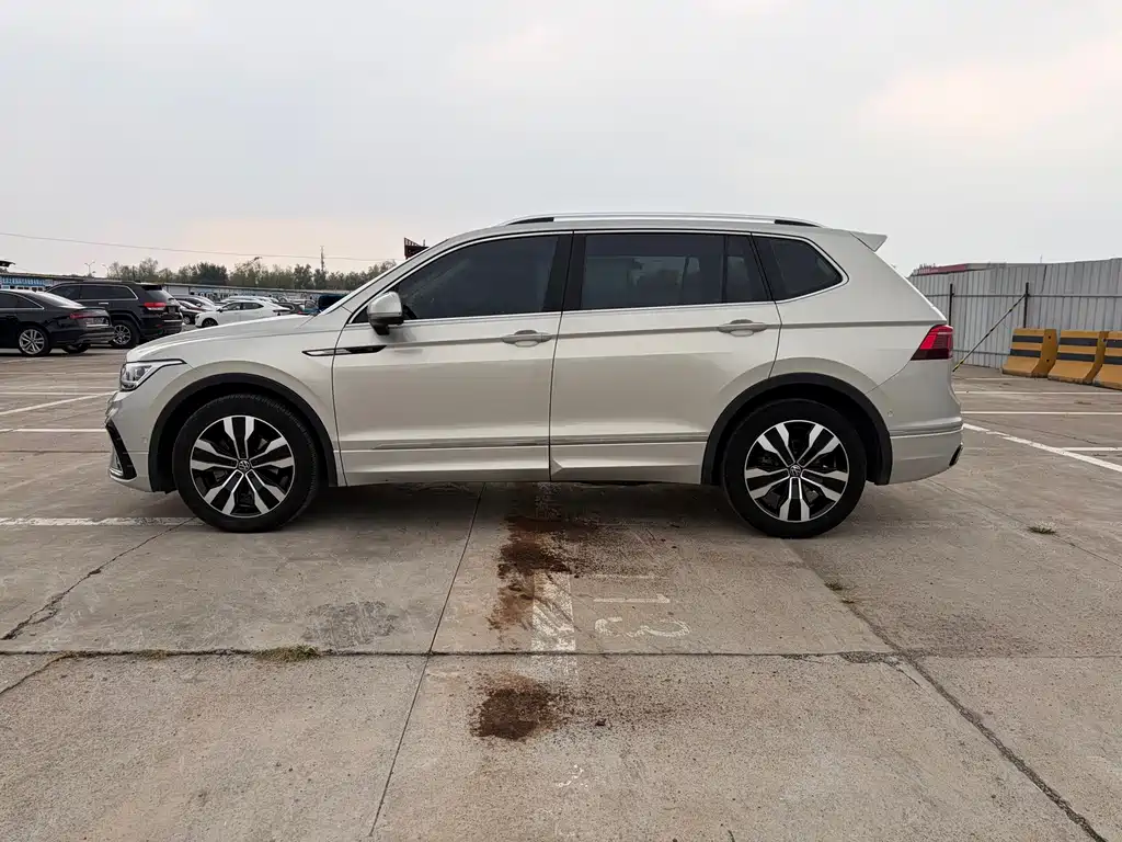 Volkswagen Tiguan L — фото 3