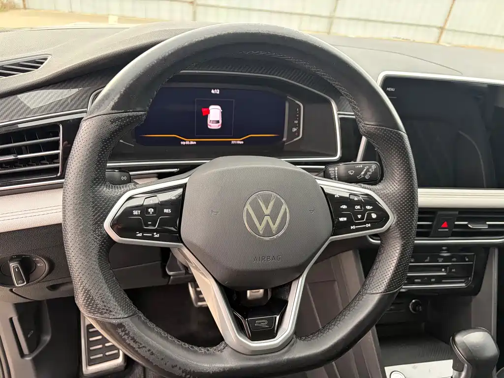 Volkswagen Tiguan L — фото 6