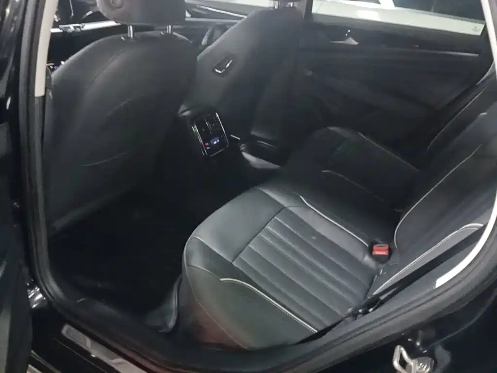 Volkswagen Passat — фото 17