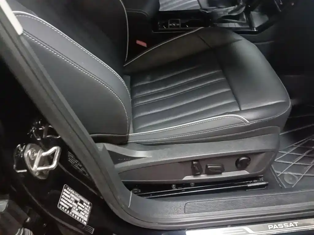 Volkswagen Passat — фото 25
