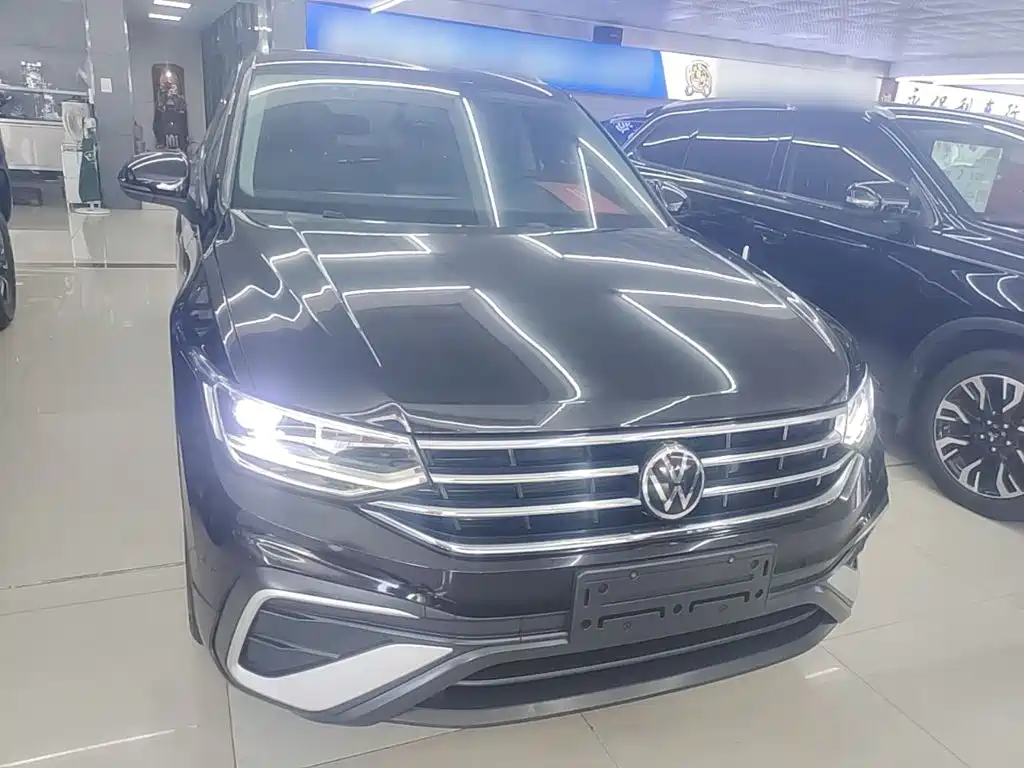 Volkswagen Tiguan L — фото 3