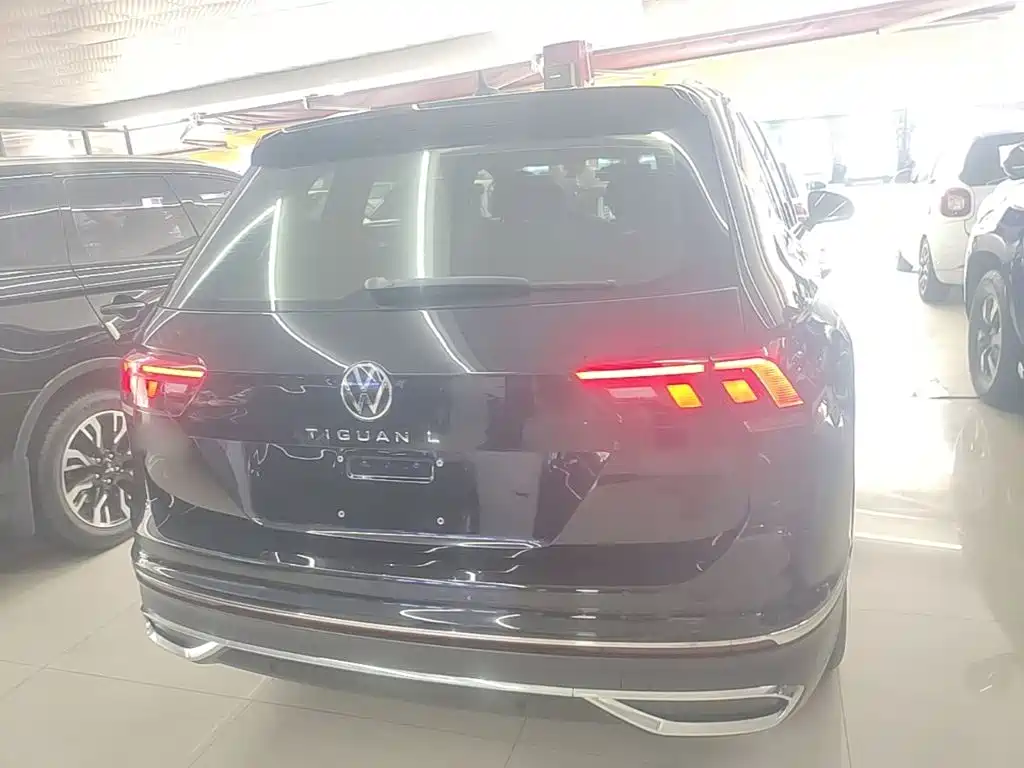 Volkswagen Tiguan L — фото 6