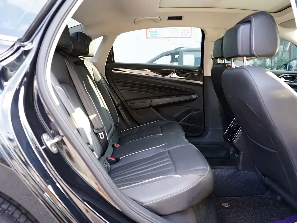Volkswagen Passat — фото 6