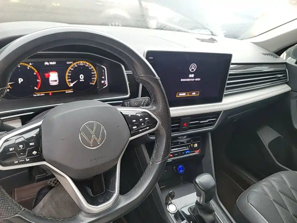 Volkswagen Tiguan L — фото 10