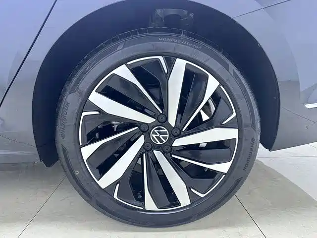Volkswagen Passat — фото 9
