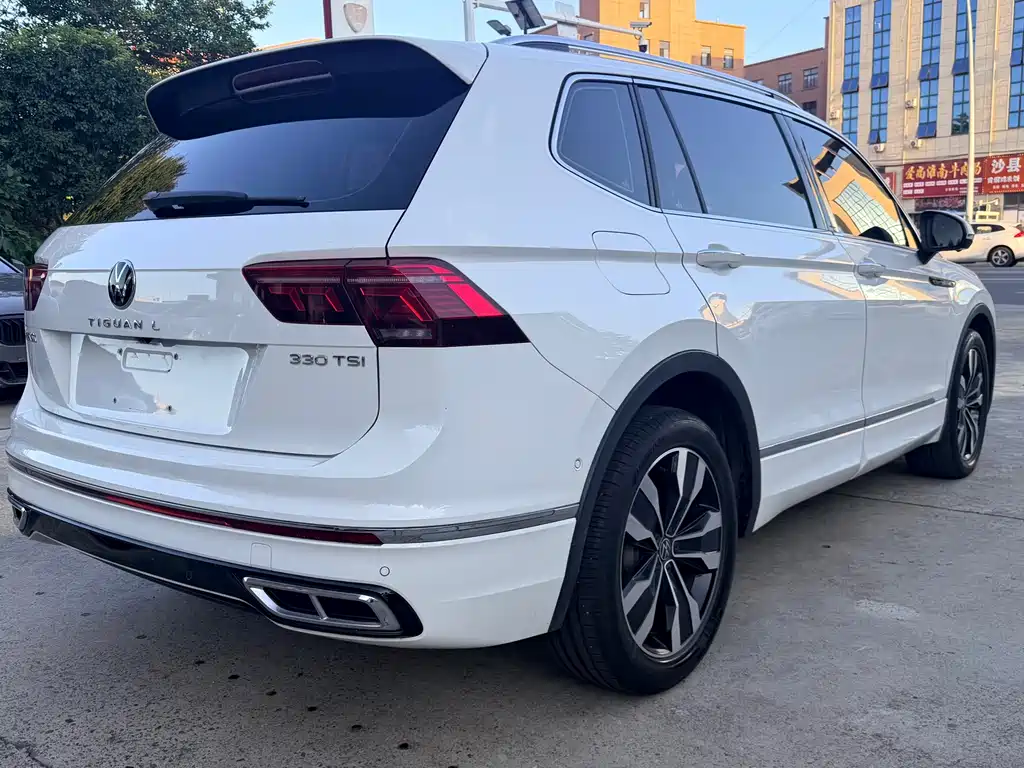 Volkswagen Tiguan L — фото 3