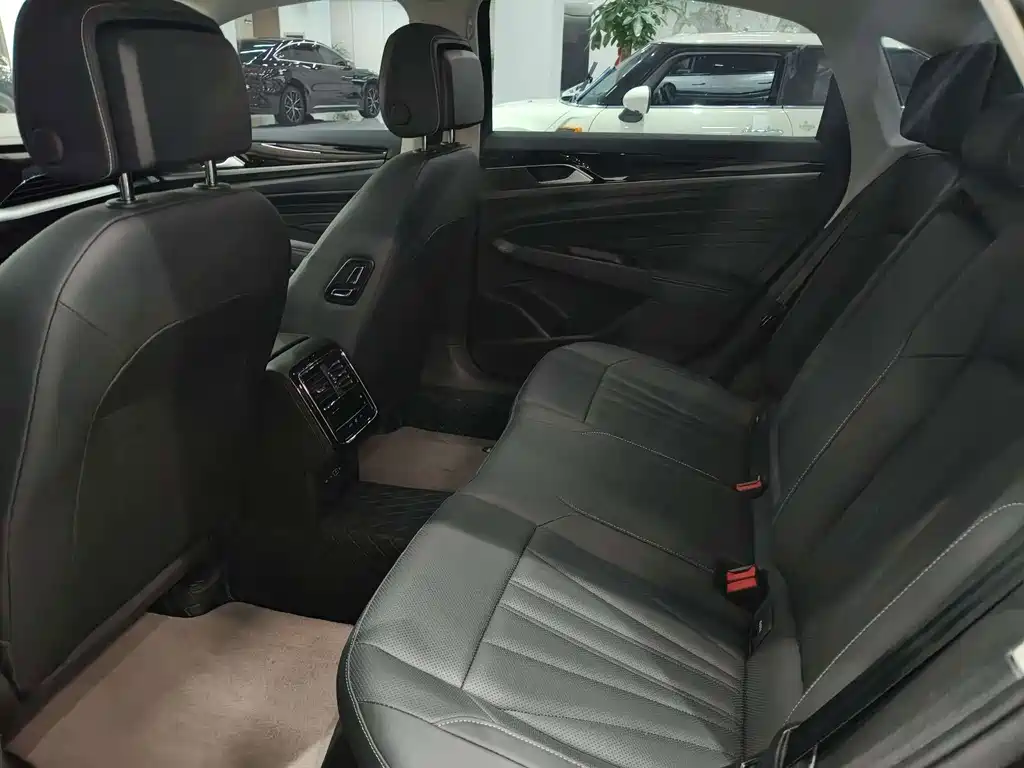Volkswagen Passat — фото 8