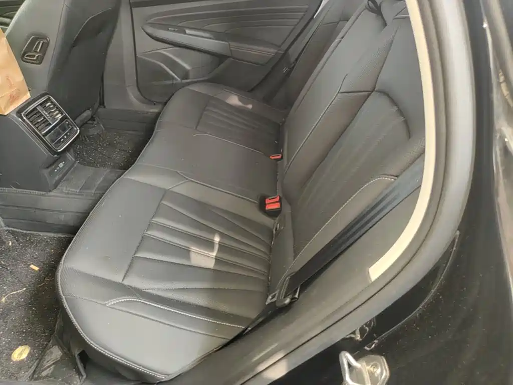 Volkswagen Passat — фото 17