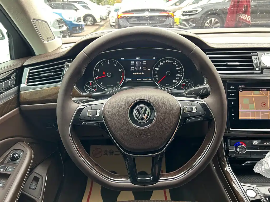 Volkswagen Phideon — фото 10