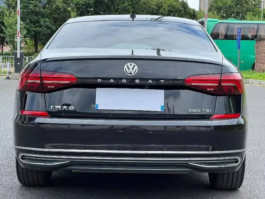 Volkswagen Passat — фото 8