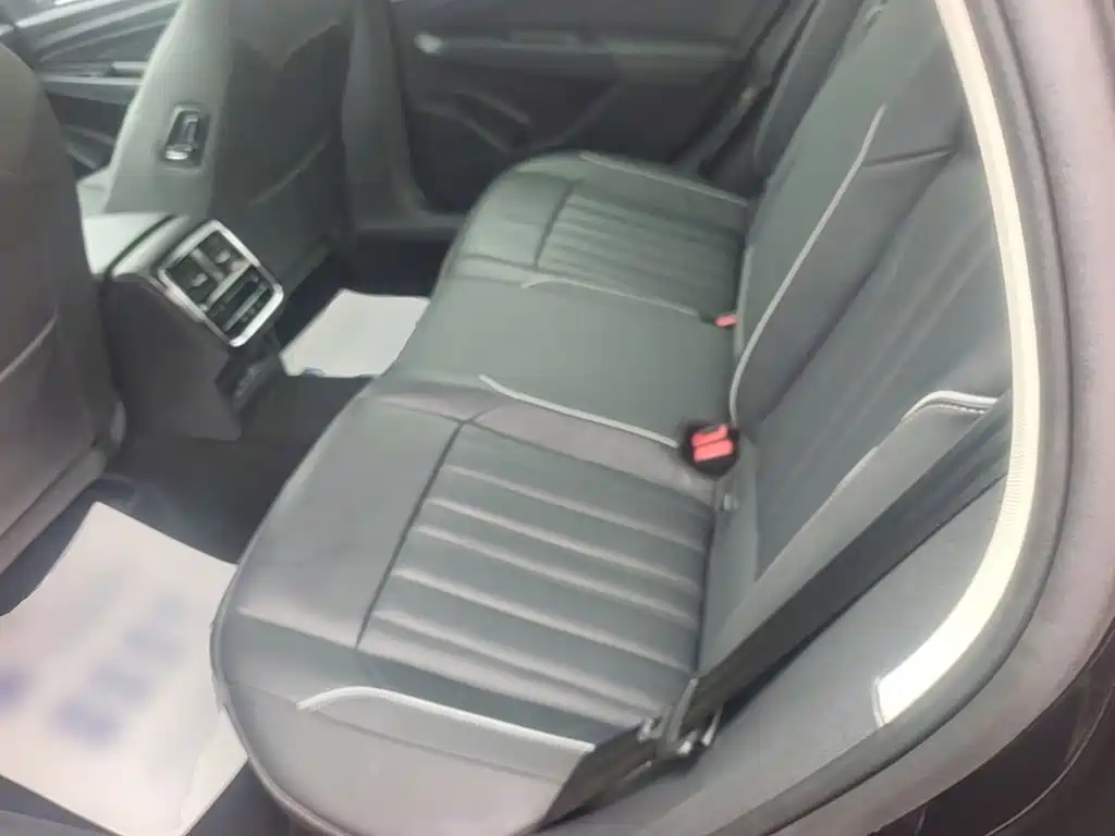 Volkswagen Passat — фото 17