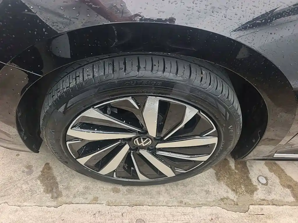 Volkswagen Passat — фото 23