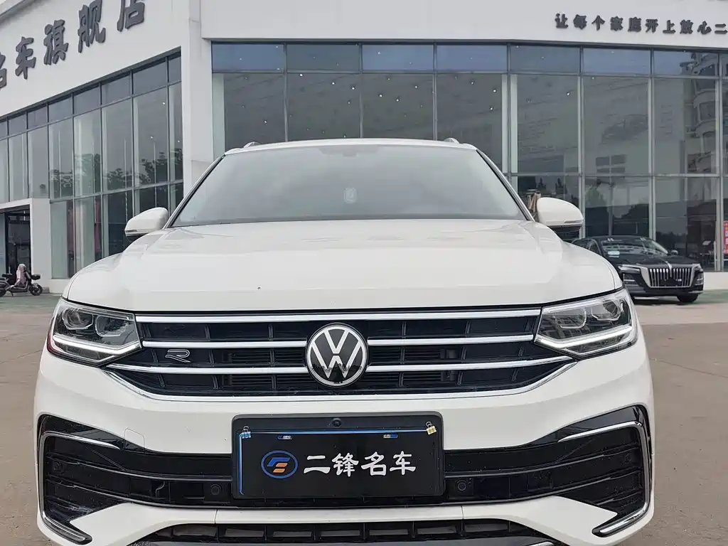 Volkswagen Tiguan L — фото 2