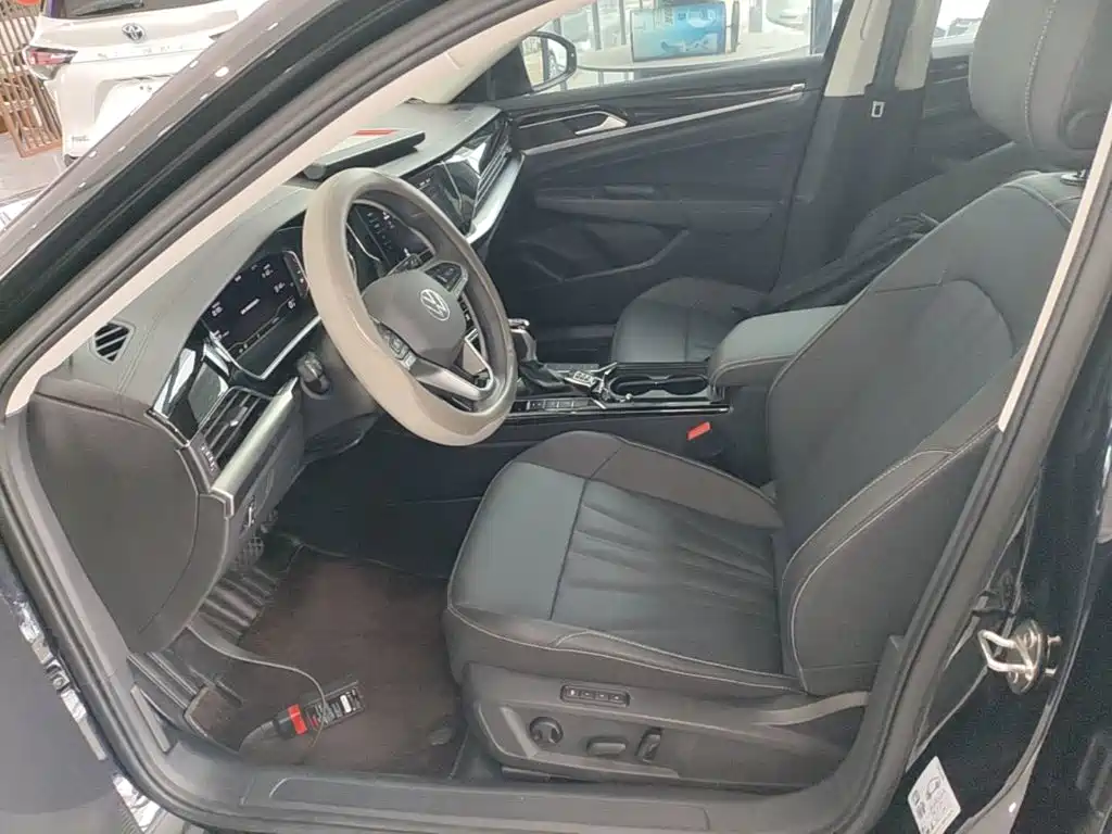 Volkswagen Passat — фото 15