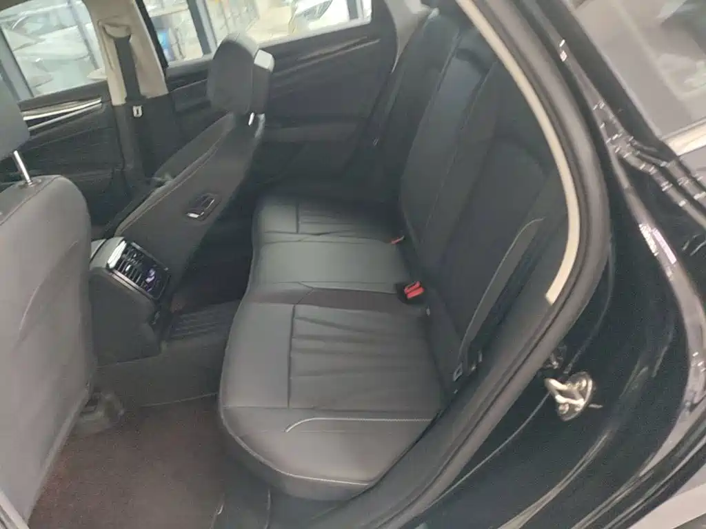 Volkswagen Passat — фото 17