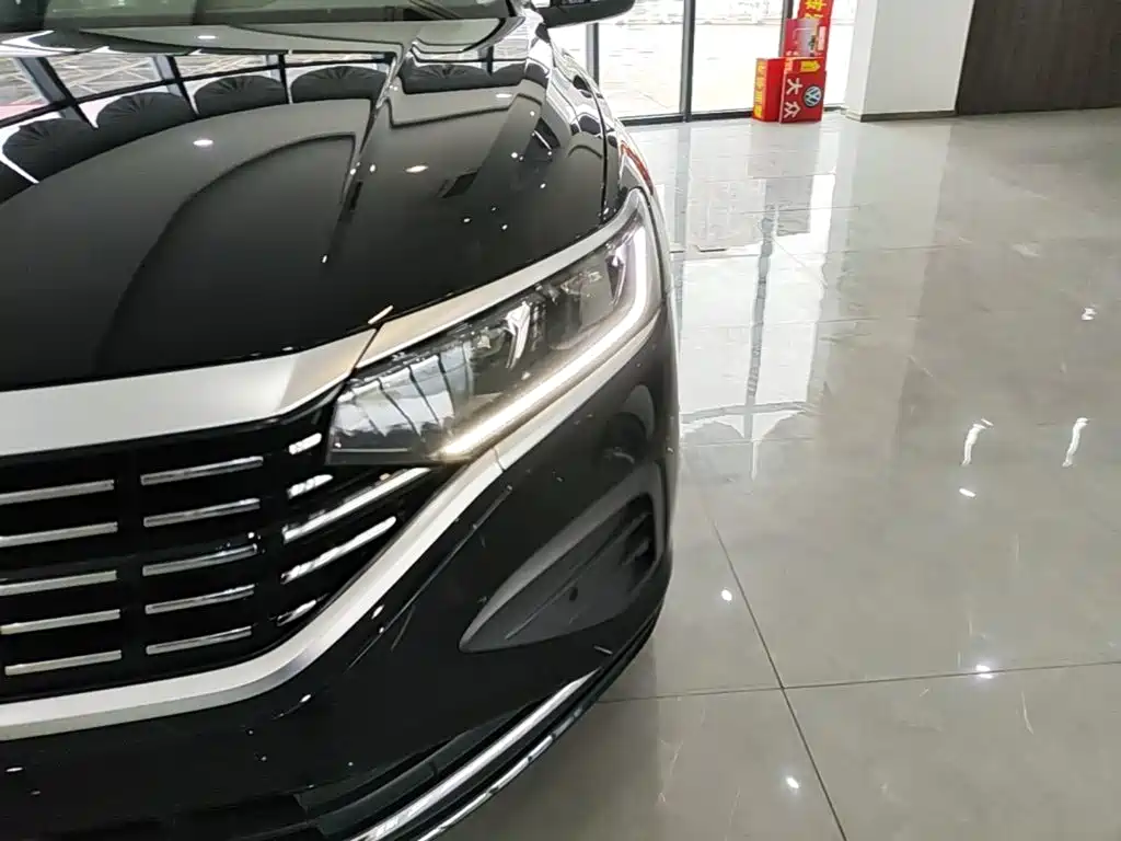 Volkswagen Passat — фото 24