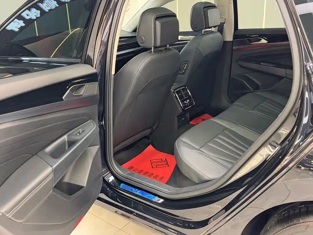 Volkswagen Passat — фото 17