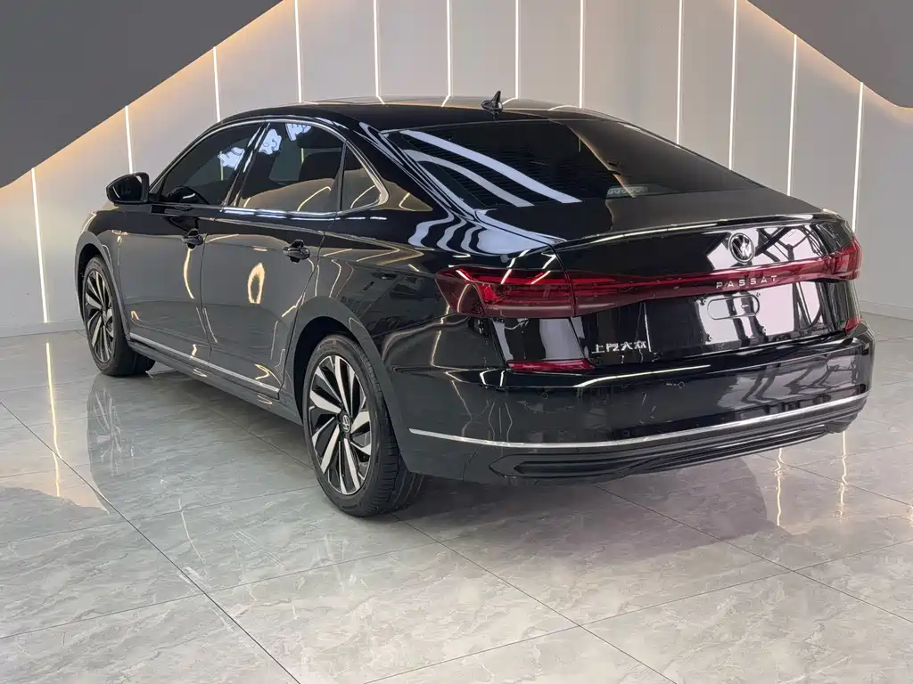 Volkswagen Passat — фото 10