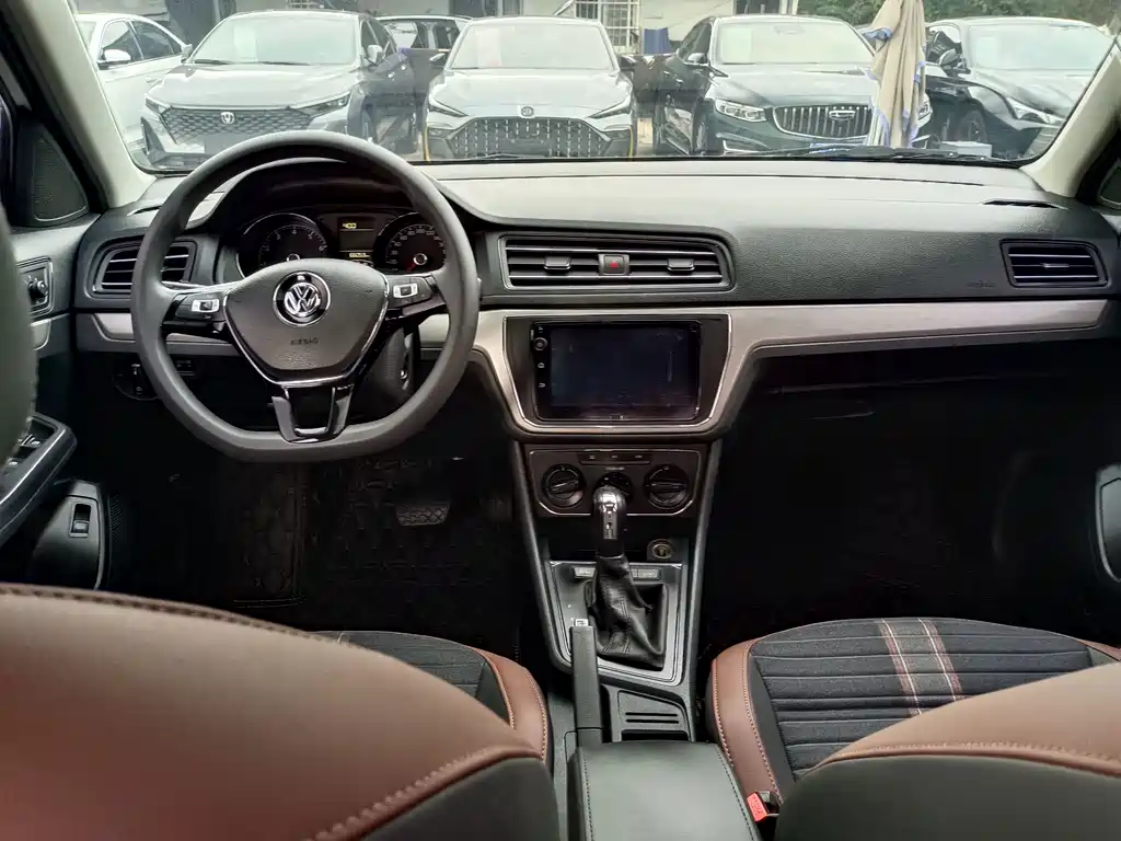 Volkswagen Lavida — фото 7