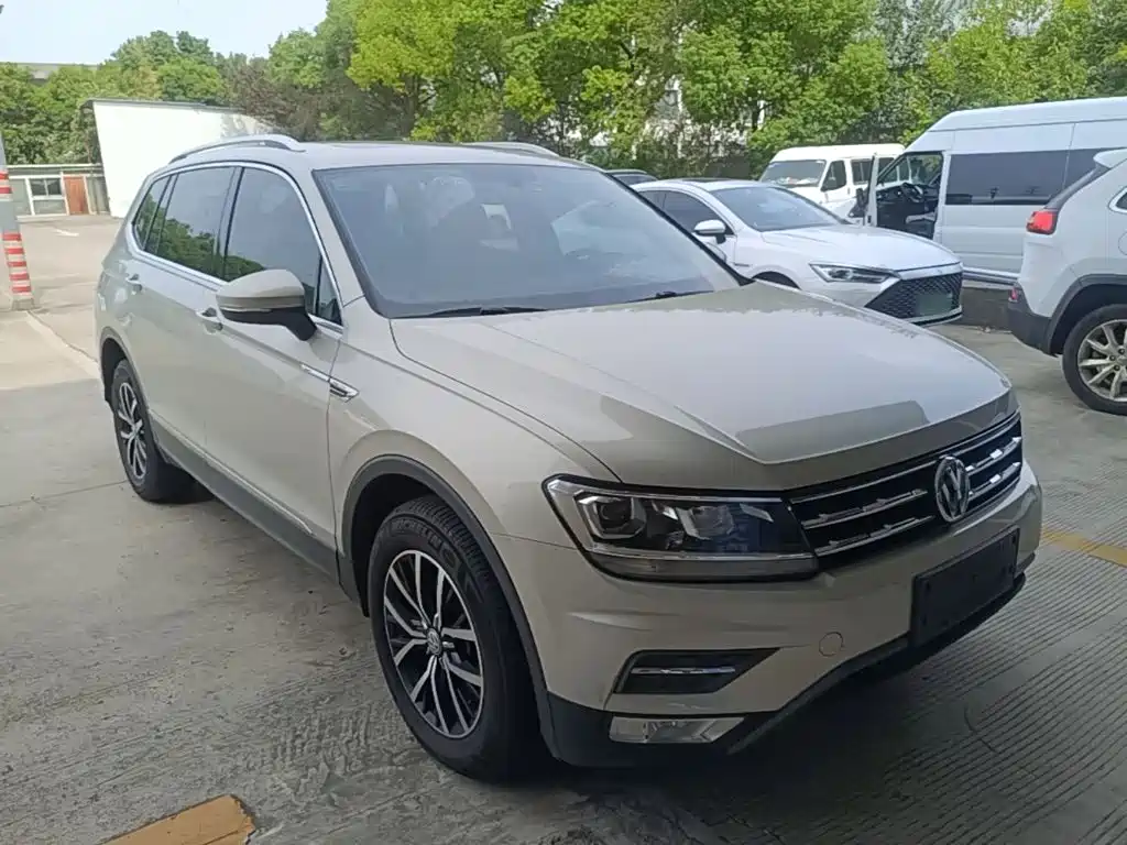 Volkswagen Tiguan L — фото 4