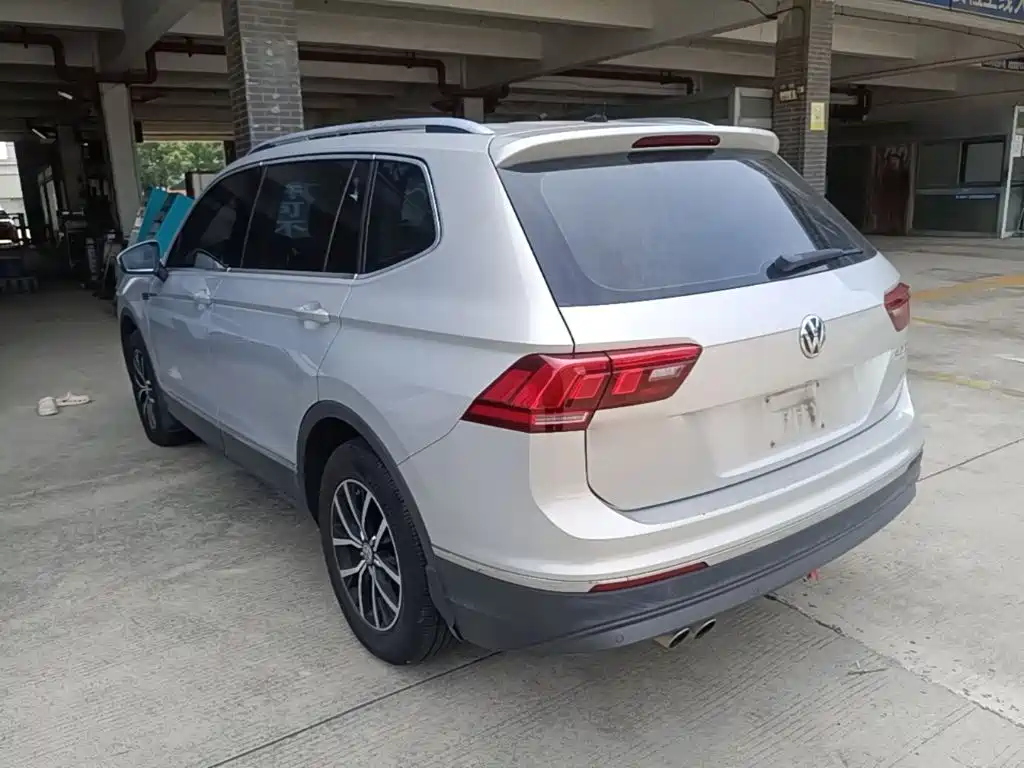 Volkswagen Tiguan L — фото 5
